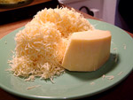 Den Gouda in die Soße rühren.
