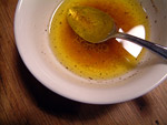 Vinaigrette mit Essig, Öl und Honig