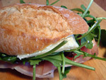 Ciabatta-Brötchen mit Rucola und Serrano