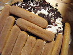 Den Erdbeerlikör nicht vergessen zwischen Biscuit und Erdbeeren