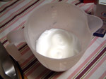 Das Eiweiß zu Eischnee schlagen