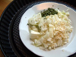 Zutaten für das Hackfleisch klein schneiden und in Olivenöl andünsten